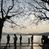 杭州西湖を一周歩く。